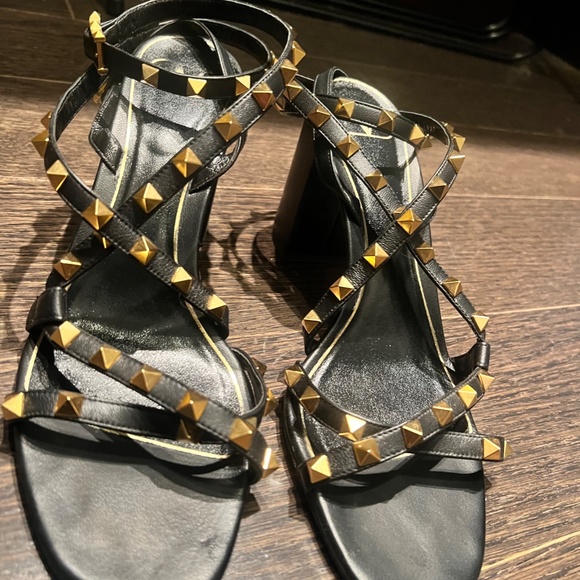 Valentino Leather Gladiator Sandale - Picture 3 of 4